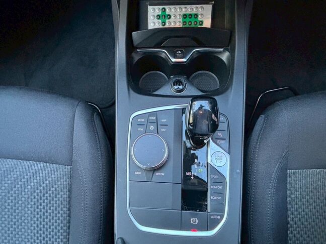 ナビ操作もシフトの手元で操作可能なので走行中も安心！